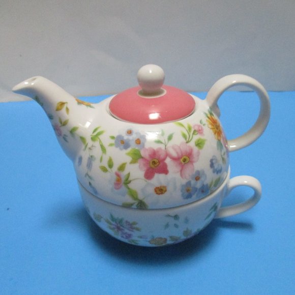 *Delton Fine Collectibles Porcelain Tea for One - Picture 6 of 15